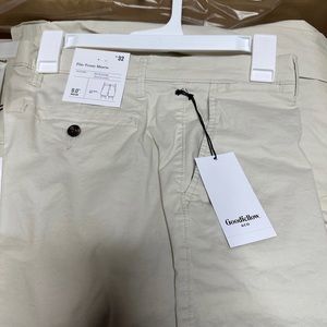 Good fellow & Company men’s light cream shorts size 32inches